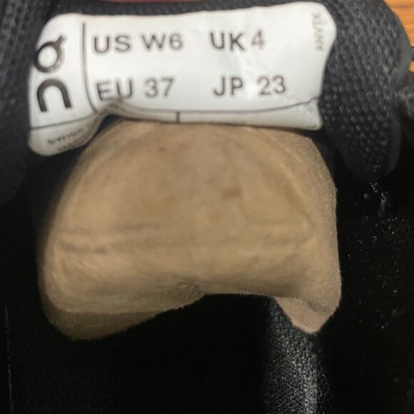 On Running Cloud 5 Women's Size 6 US Black - Picture 7 of 7